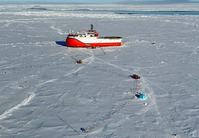 Spektakulær redning av en russer av et norsk helikopter nær Nordpolen
