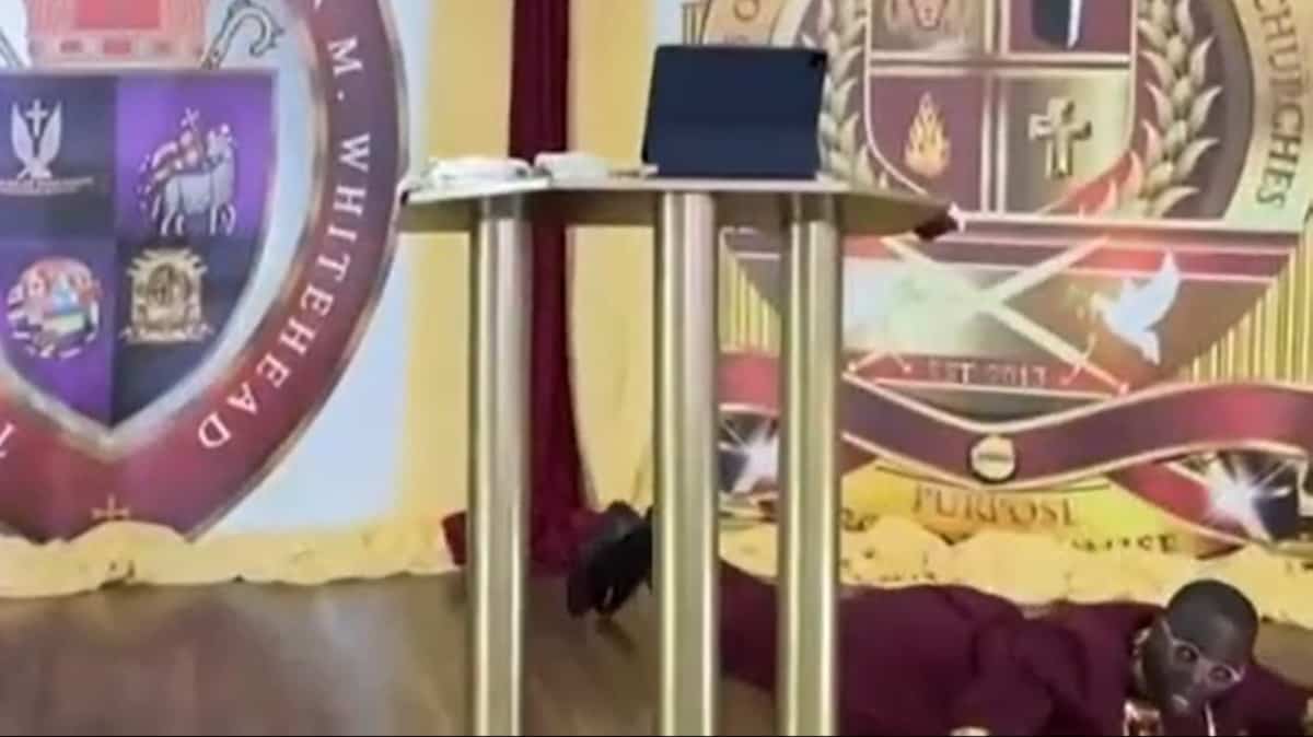 EN VIDÉO | Un pasteur se fait voler 1 M$ en plein sermon