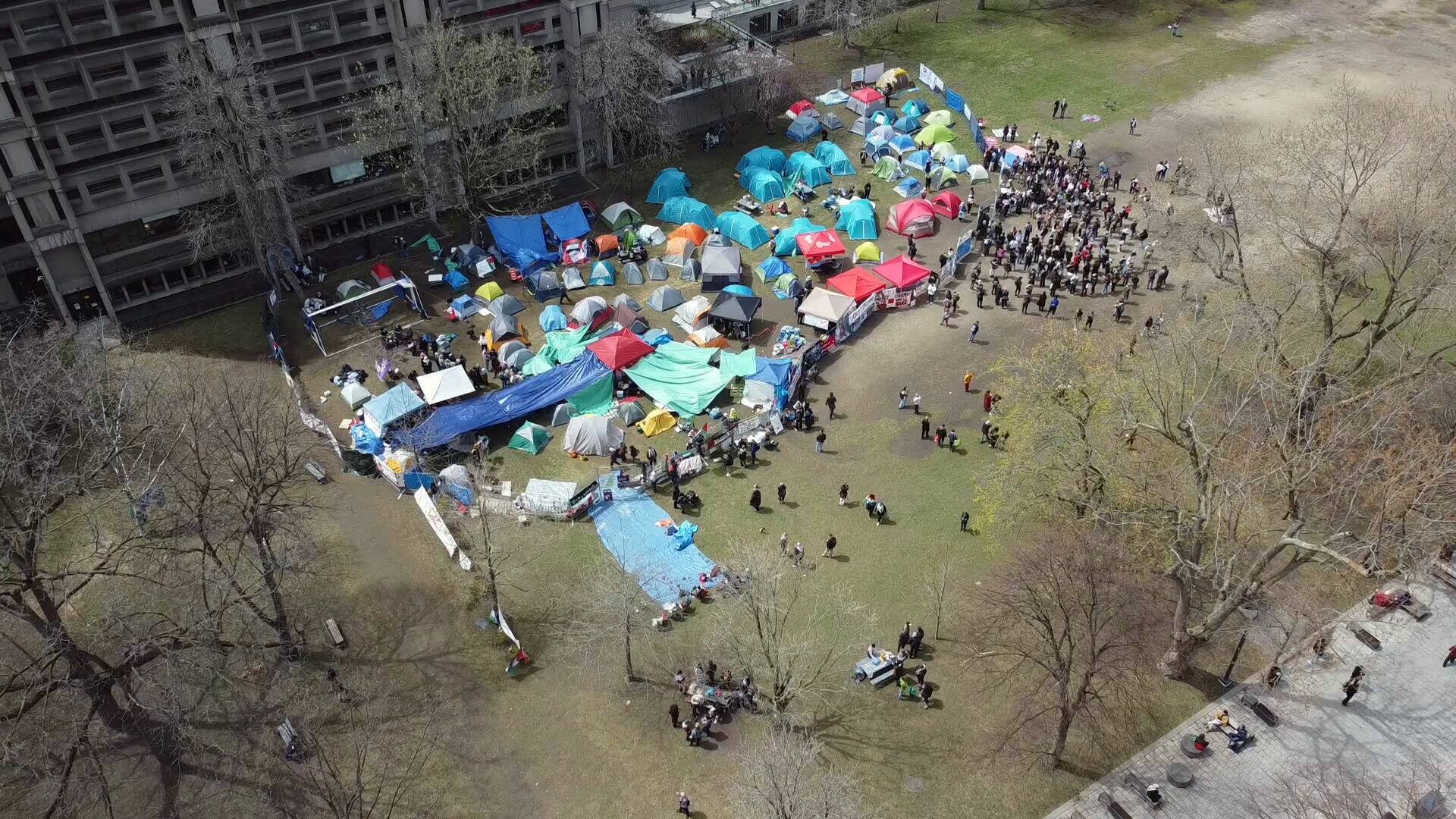 IMAGES | Universit&eacute; McGill: un campement aux allures de forteresse