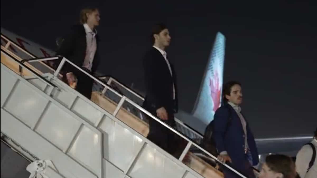 Un camion-citerne percute l’avion du CH