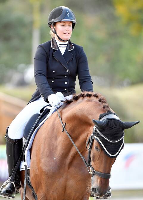 After having been forced to give up motor racing, Valérie Chiasson returned to her first love: horses. She now lives in Luxembourg and participates in equestrian competitions in Europe.