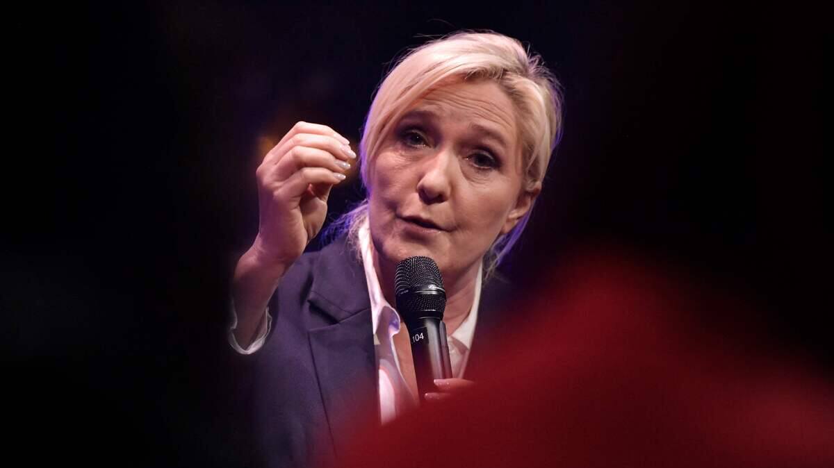 En quête de parrainages, Marine Le Pen suspend sa campagne