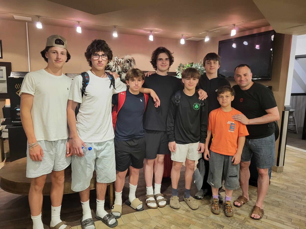 De retour sur les bancs d&rsquo;&eacute;cole en septembre: les jeunes hockeyeurs ukrainiens poursuivront leurs &eacute;tudes au Qu&eacute;bec