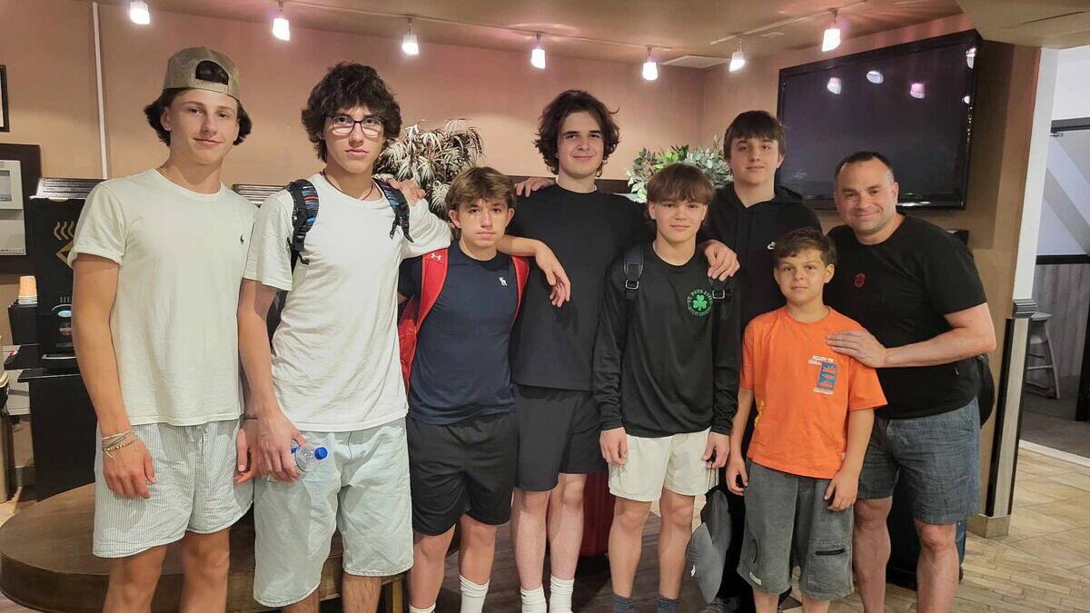 De retour sur les bancs d’école en septembre: les jeunes hockeyeurs ukrainiens poursuivront leurs études au Québec