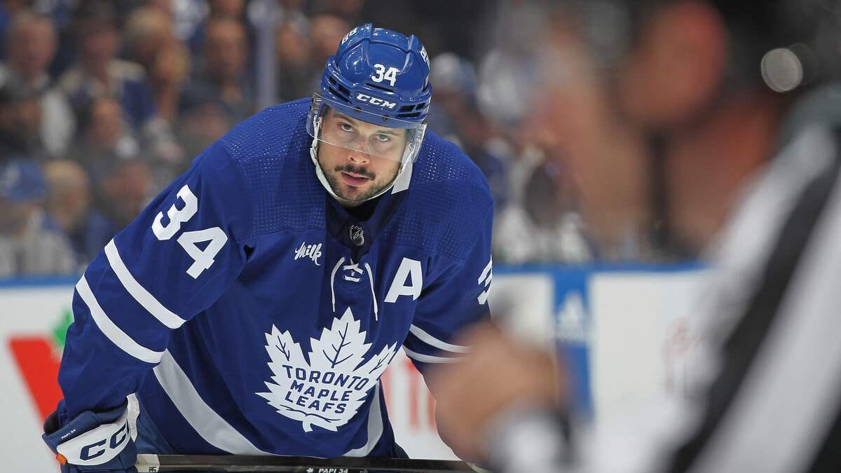 Auston Matthews sur la glace à l'entraînement
