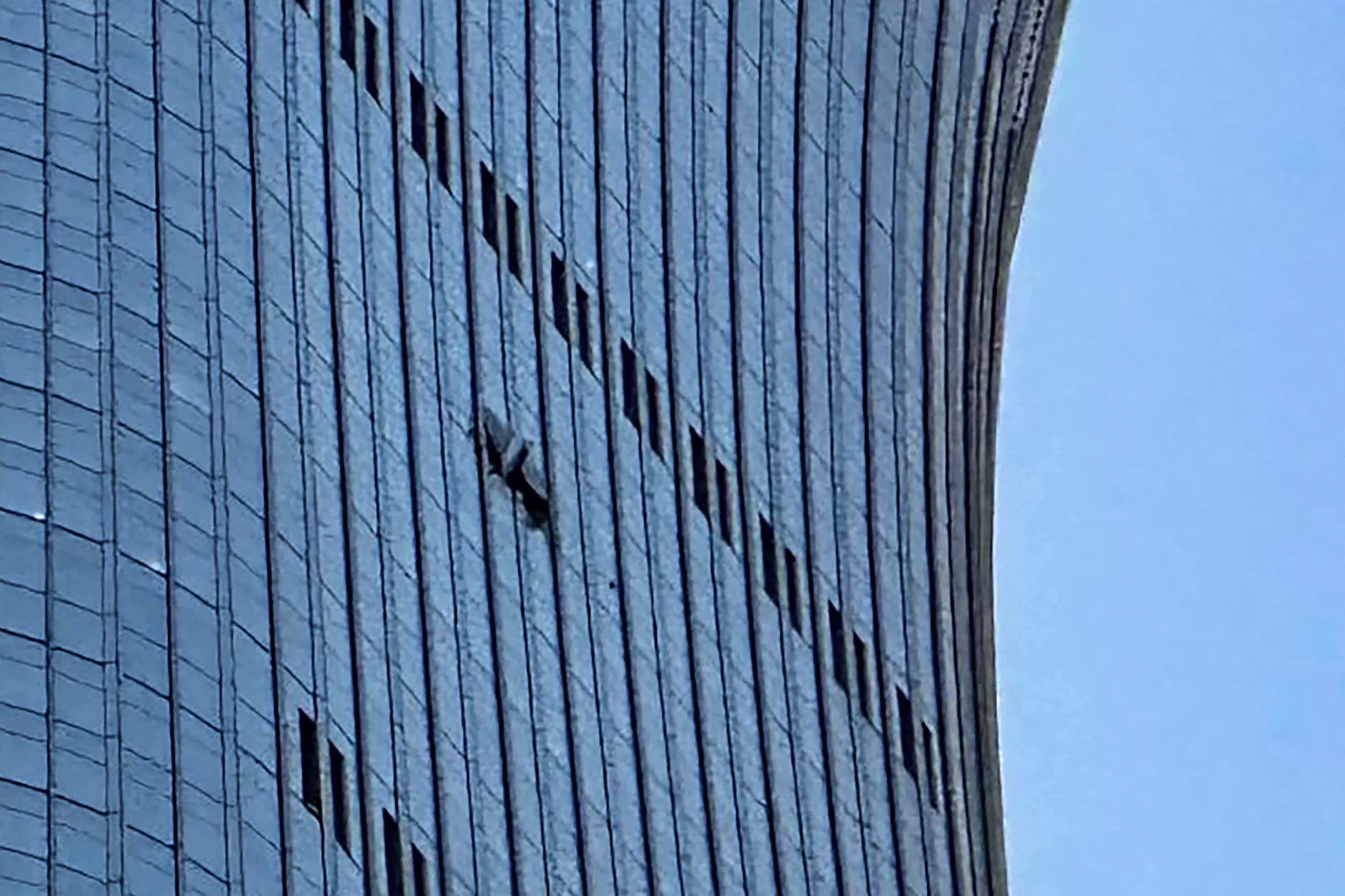 PHOTOS | Un avion aurait foncé dans le plus haut gratte-ciel de Pékin