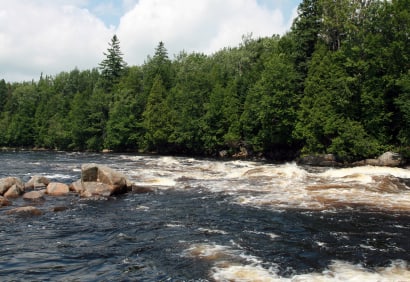 Sauter les rapides de la rivière Jacques-Cartier | Coup de pouce