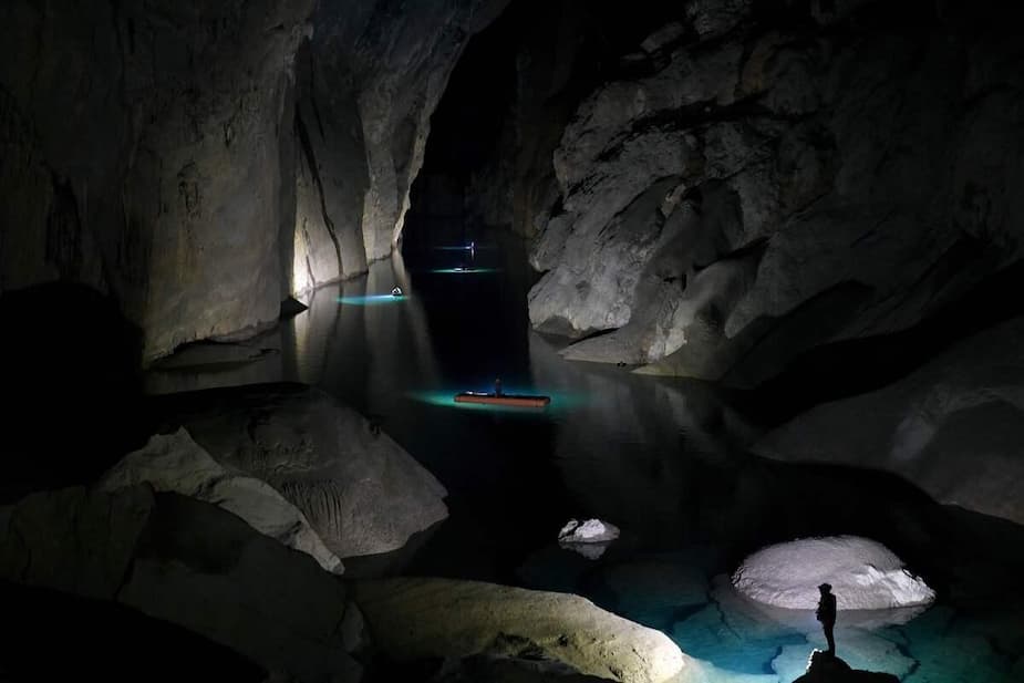 Image principale de l'article Incursion dans la plus grande grotte du monde