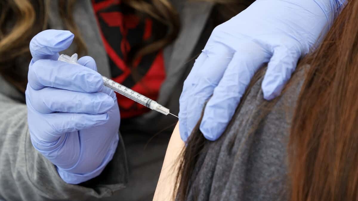 Vaccins anti-COVID: The effective dose of rappel biceps is very high. Vaccins anti-COVID: The effective dose of rappel biceps is very high.