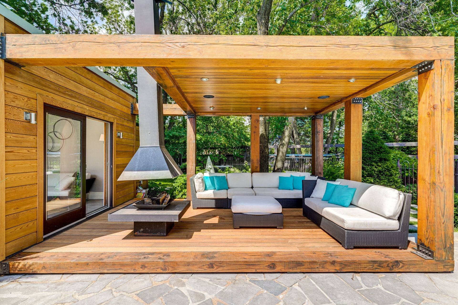 Une immense maison «WOW» avec vue sur le golf privé de Boucherville à