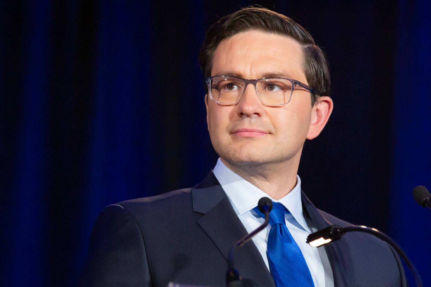 Poilievre et Bernier protestent contre les mesures sanitaires à Ottawa Poilievre et Bernier protestent contre les mesures sanitaires à Ottawa