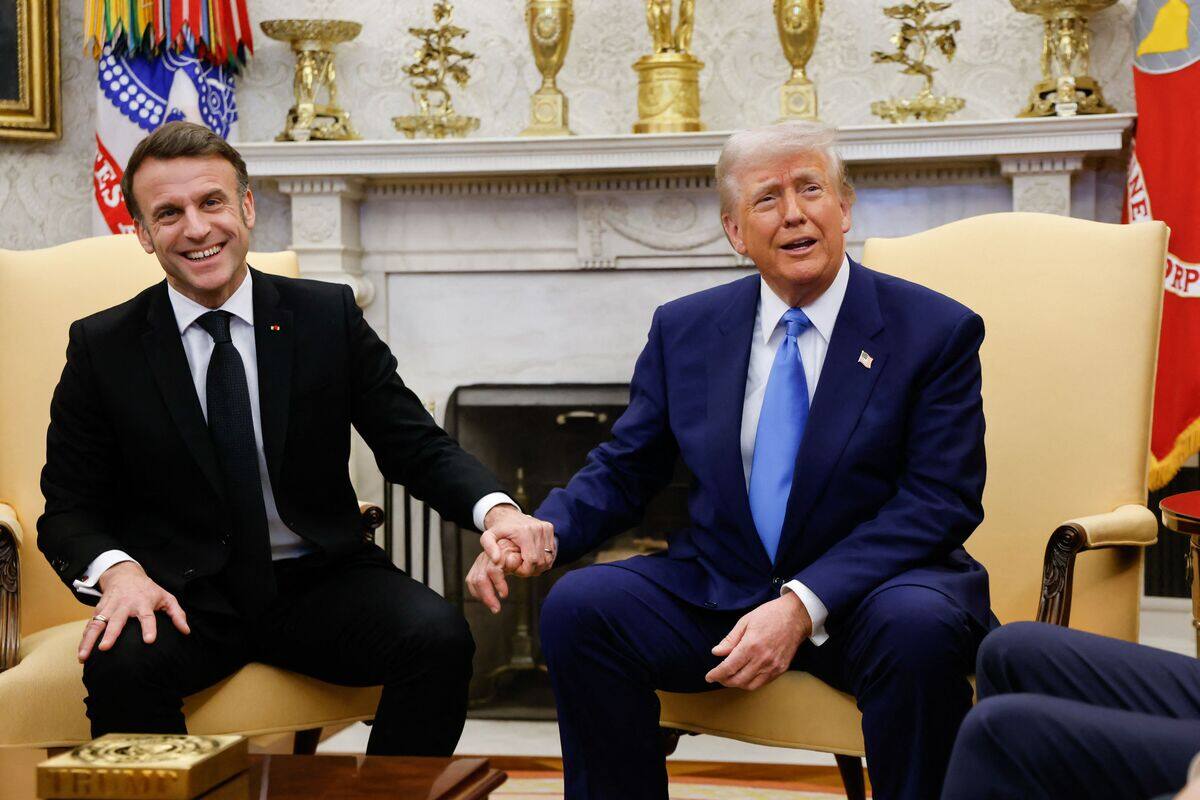 &laquo;Non, en fait, pour &ecirc;tre franc, nous avons pay&eacute;&raquo;: Donald Trump repris par Emmanuel Macron devant les journalistes