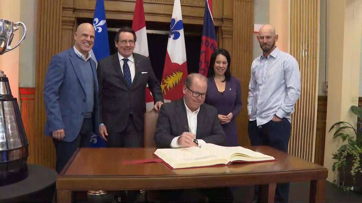 Les Alouettes re&ccedil;us &agrave; l&rsquo;h&ocirc;tel de ville de Montr&eacute;al