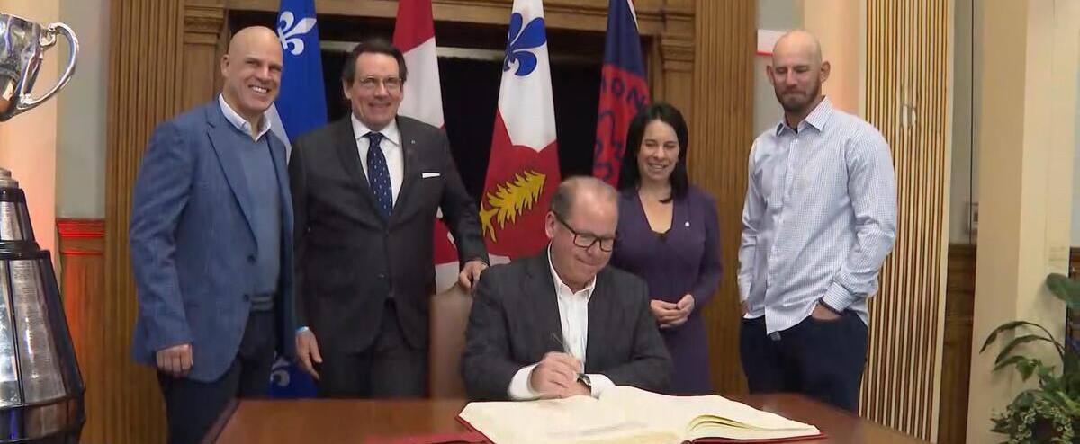 Les Alouettes reçus à l’hôtel de ville de Montréal