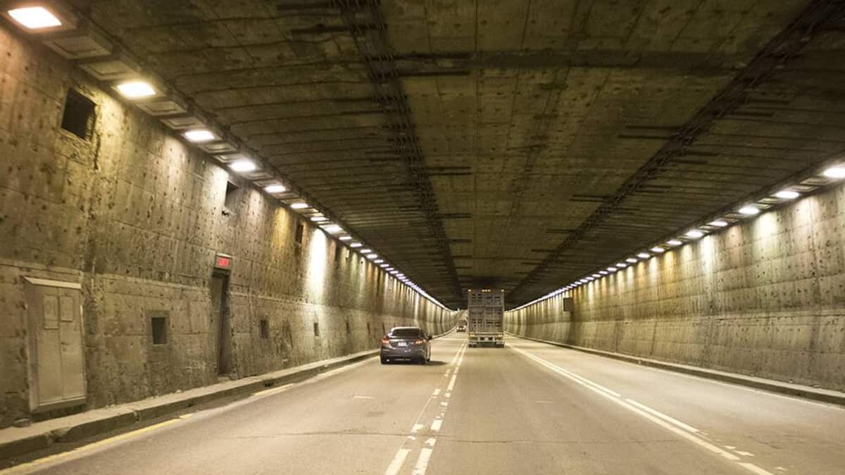 Le tunnel Louis-H.-Lafontaine en partie fermé à cause d’un véhicule en feu
