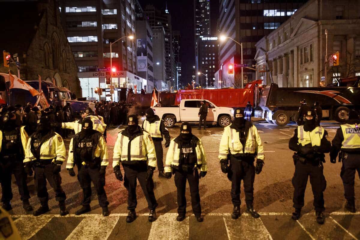 Le chef de police d'Ottawa demande 1800 agents en renfort