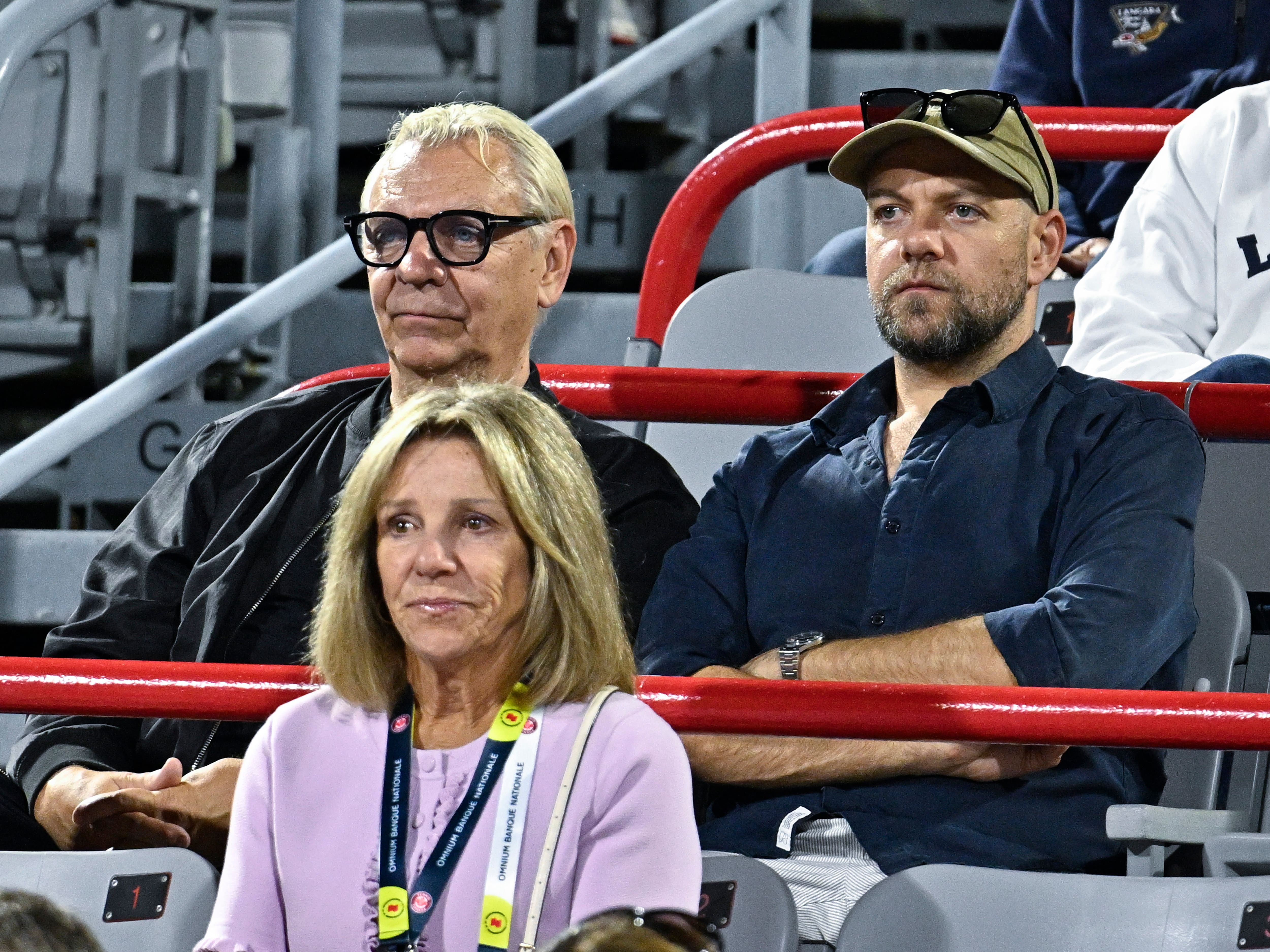 L’acteur et animateur Marc Labrèche (à gauche) s’est pointé au Stade IGA mercredi soir.