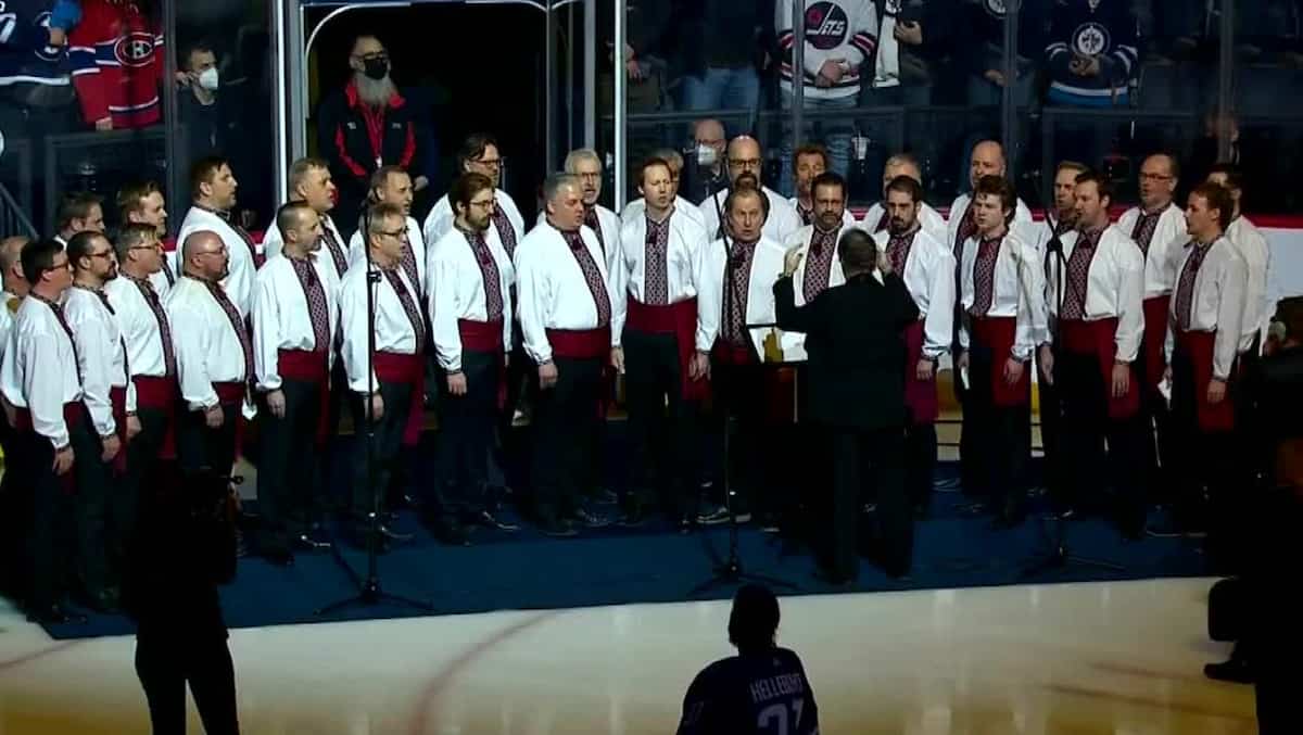 À VOIR | Touchant hommage à l'Ukraine à Winnipeg