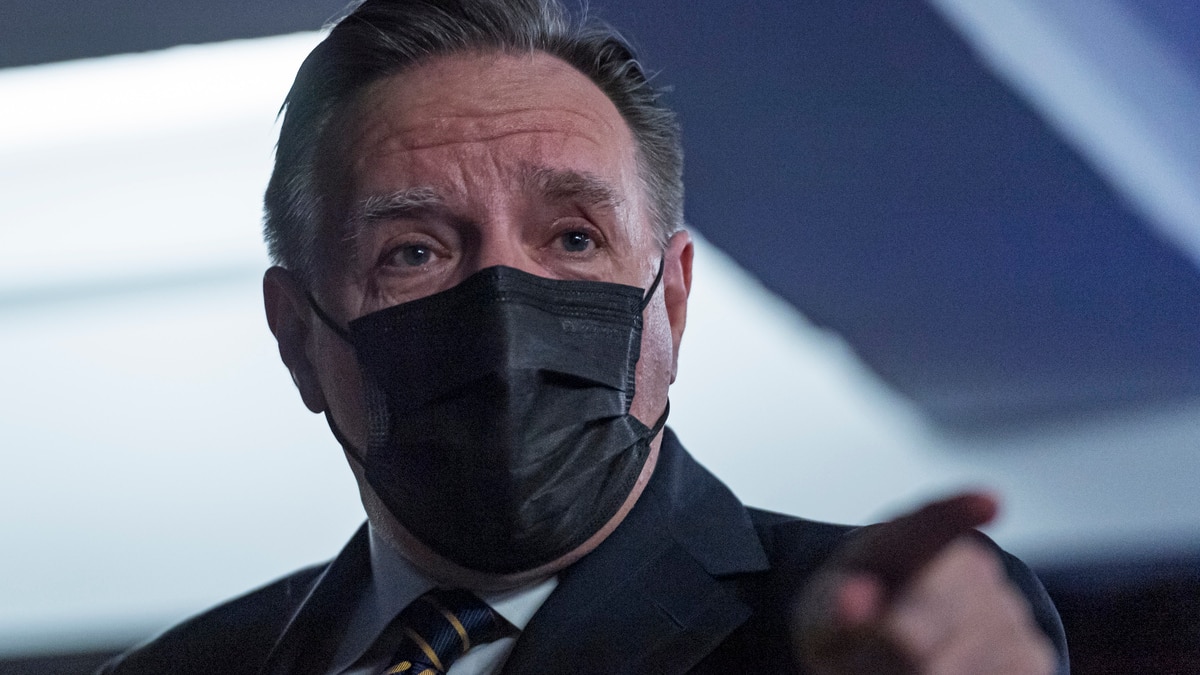 «Beaucoup de remorqueuses» prêtes à remorquer les camions, prévient Legault