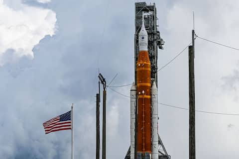 Up to 400,000 spectators are expected in Florida to take off to the moon