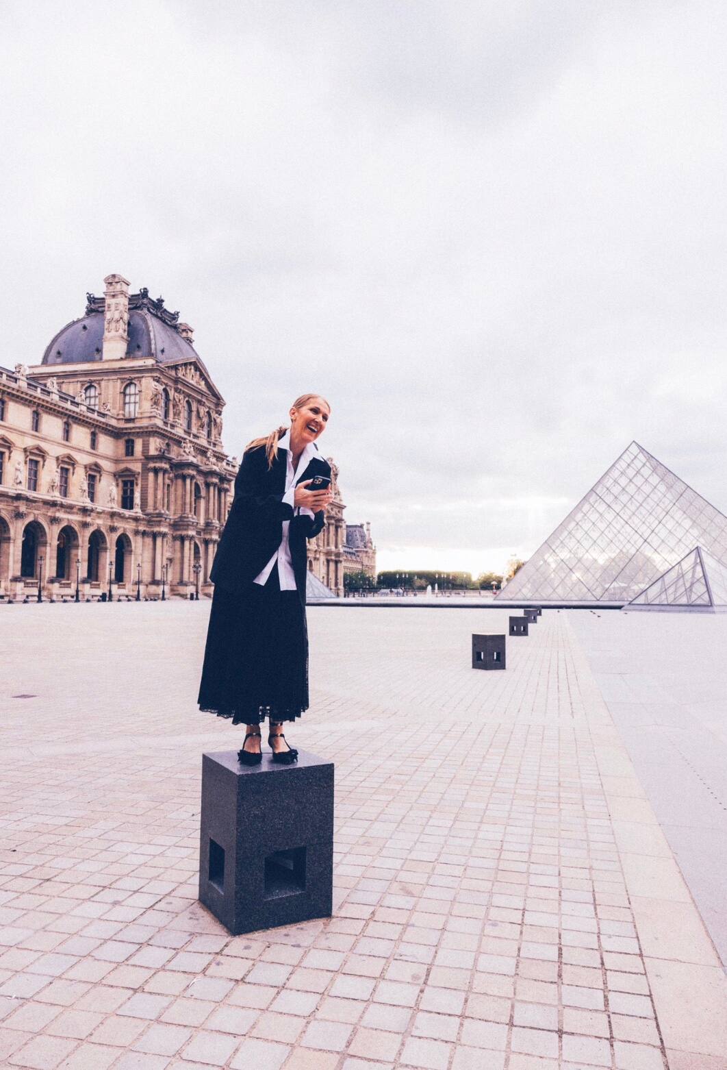 C&eacute;line Dion visite le Louvre: &laquo;J'aime Paris et je suis si heureuse d'&ecirc;tre de retour&raquo;
