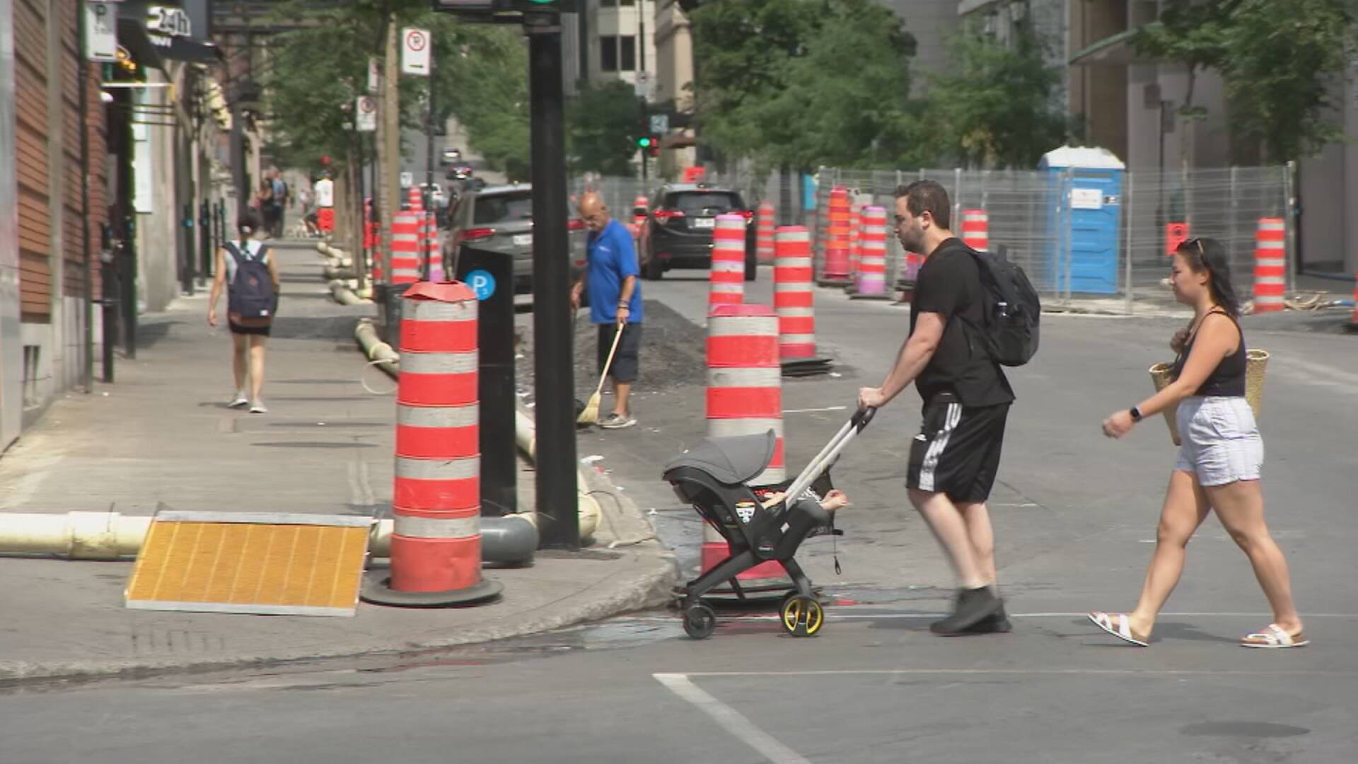 &Agrave; pied, &agrave; v&eacute;lo ou en auto: pas facile de circuler au centre-ville de Montr&eacute;al