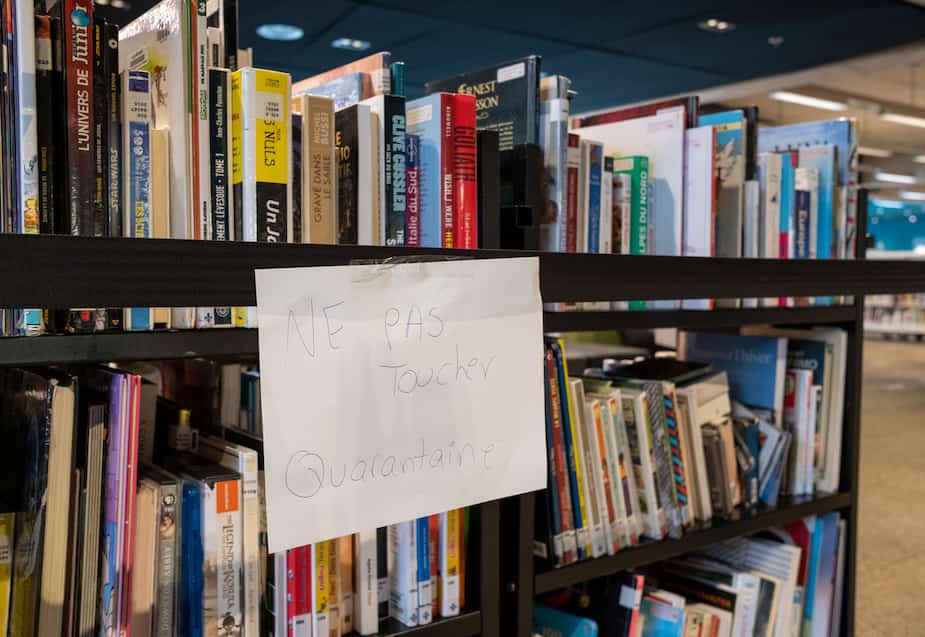 La Grande Bibliothèque, à Montréal, se prépare à rouvrir à partir du 2 juillet 2020, mais avec un système de réservation et de récupération de documents. Les usagers ne pourront pas rester sur place et parcourir les allées pour le moment.
PHOTO JEAN BALTHAZARD/AGENCE QMI