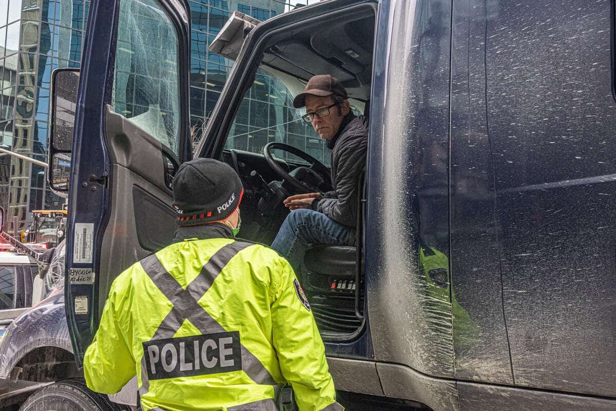 &laquo;Convoi de la libert&eacute;&raquo;: l&rsquo;&eacute;tau se resserre &agrave; Ottawa