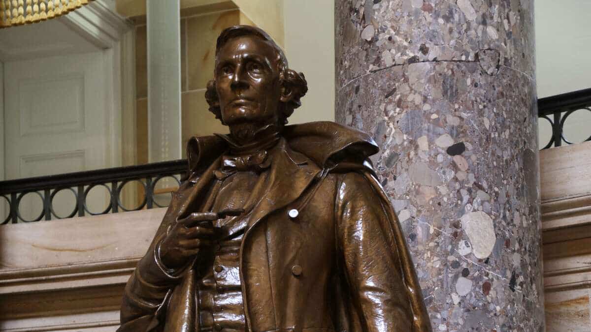 La statue de Jefferson retirée à la mairie de New York