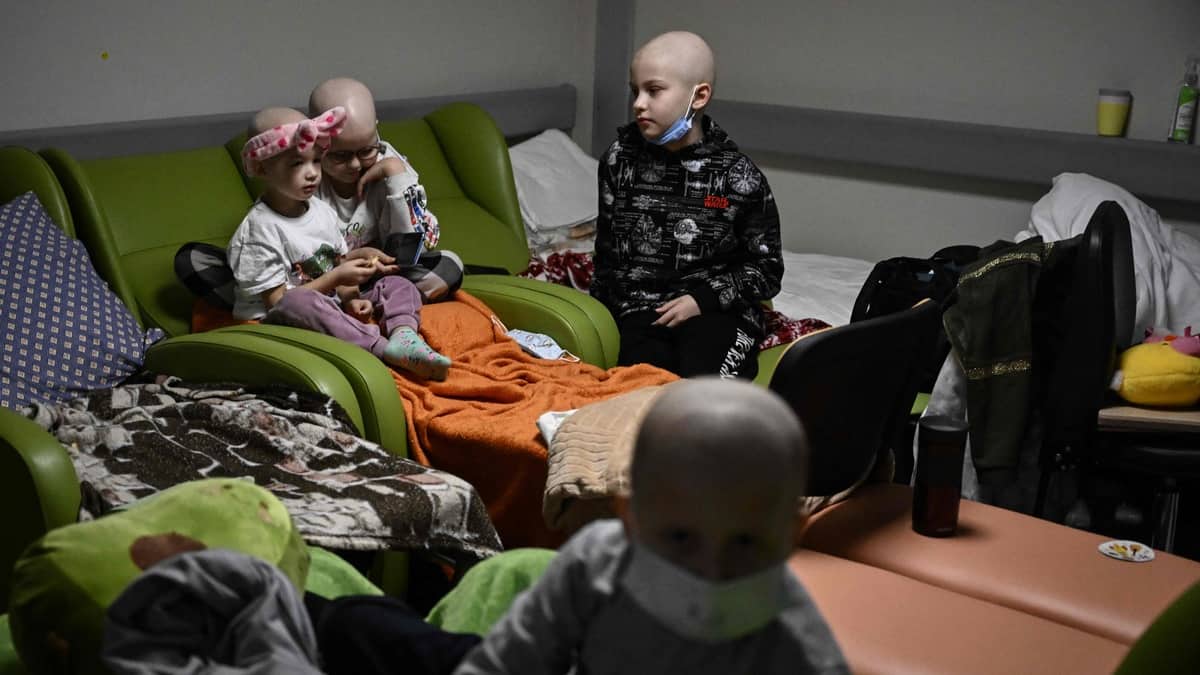 Le Royaume-Uni accueille 21 enfants ukrainiens cancéreux