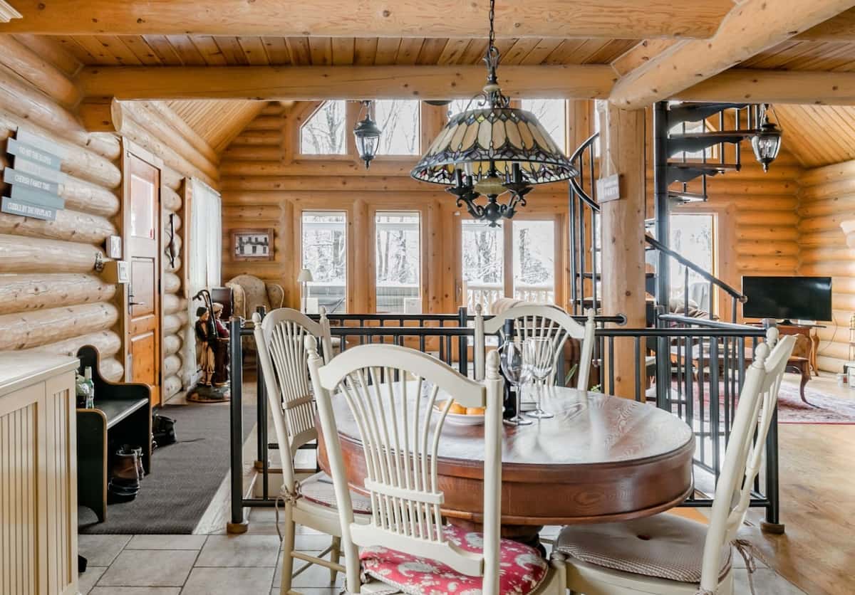 9 chalets  Airbnb  avec spa et foyer  louer pr s de  9 chalets  Airbnb  avec spa et foyer  louer pr s de