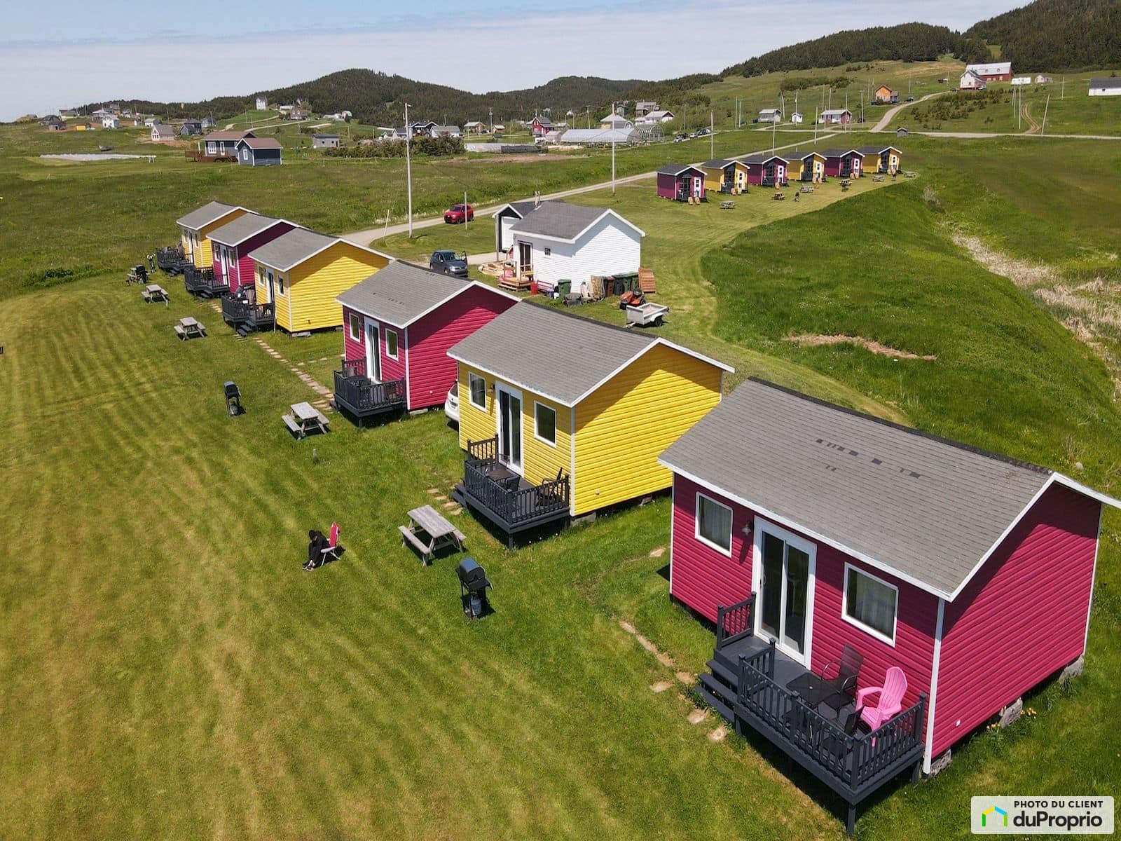12 adorables à flanc de falaise aux ÎlesdelaMadeleine