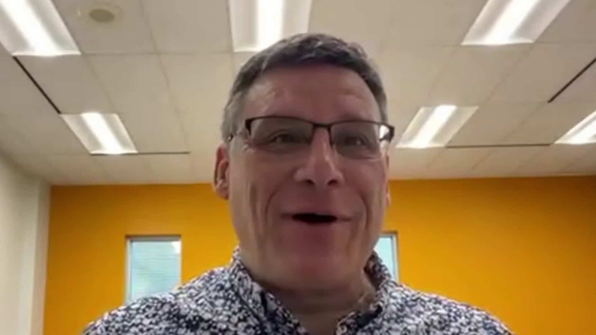 Des glaces et des ventilateurs pour des élèves