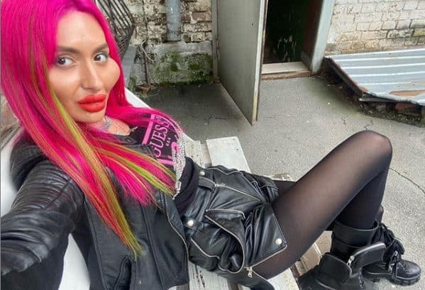 Une mannequin veut les plus grosses joues