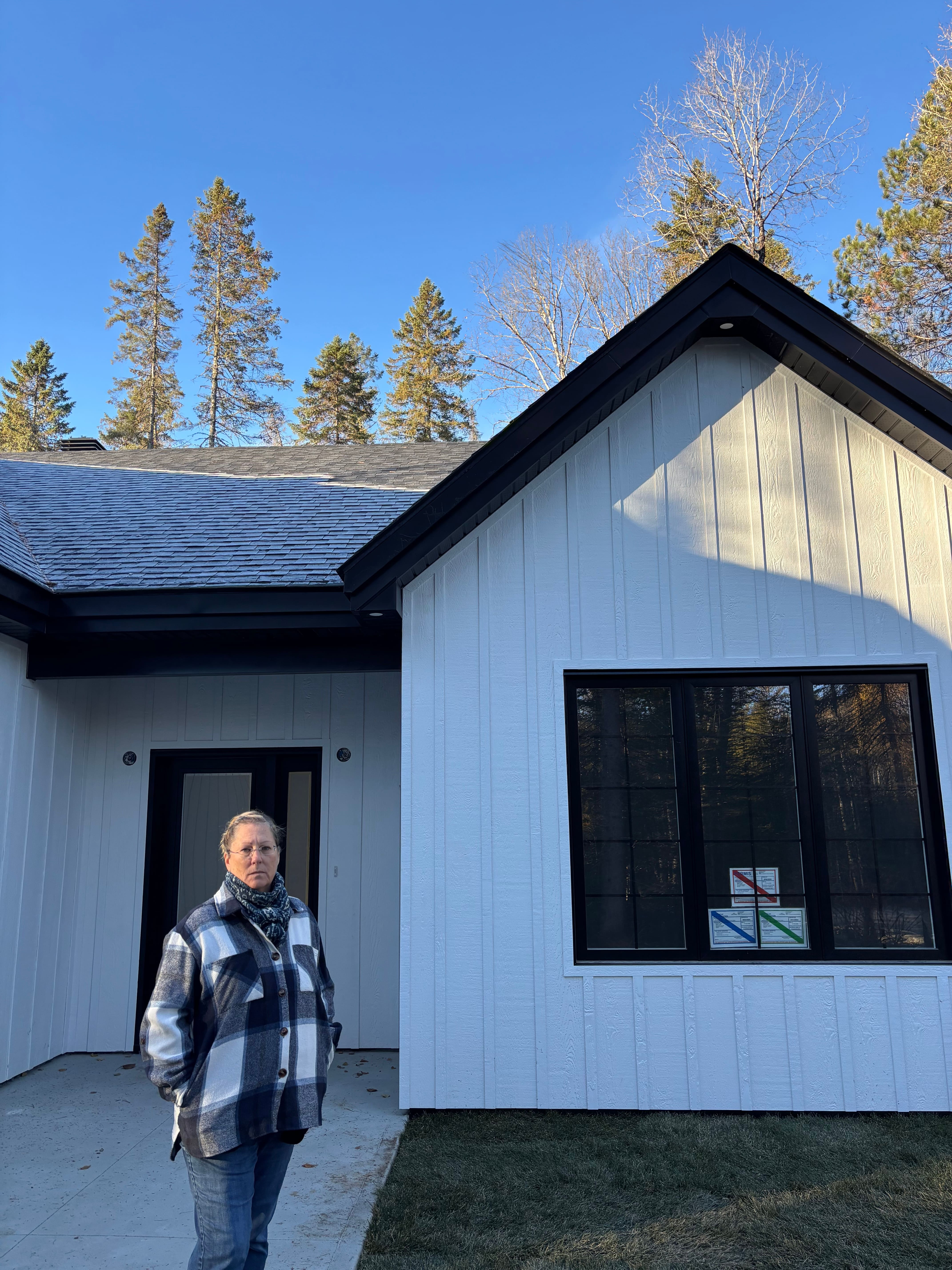 Un couple qui attend après Hydro pourrait passer l’hiver sans électricité dans leur maison neuve
