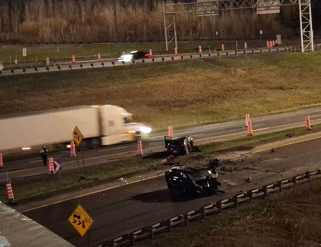 Possible ivresse au volant: une conductrice cause une violente collision sur l’autoroute 73