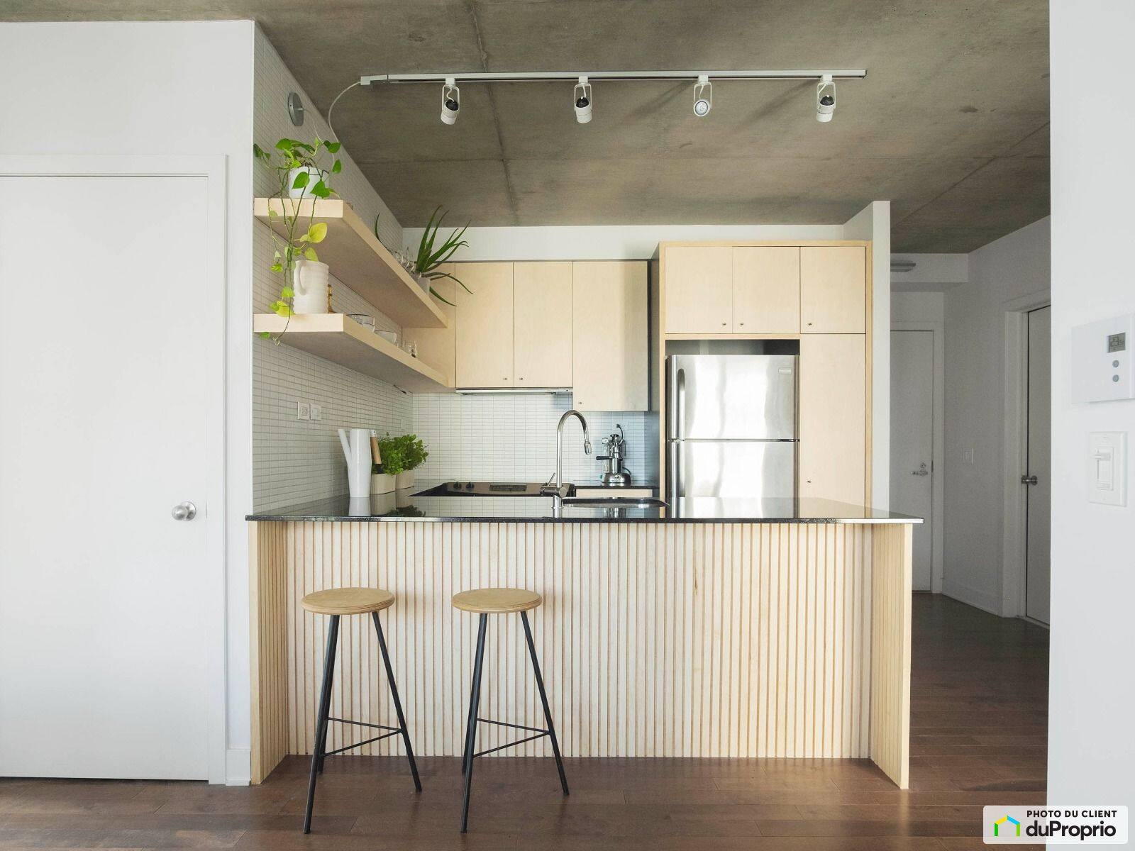 Un condo de trois chambres à vendre pour 574 999$