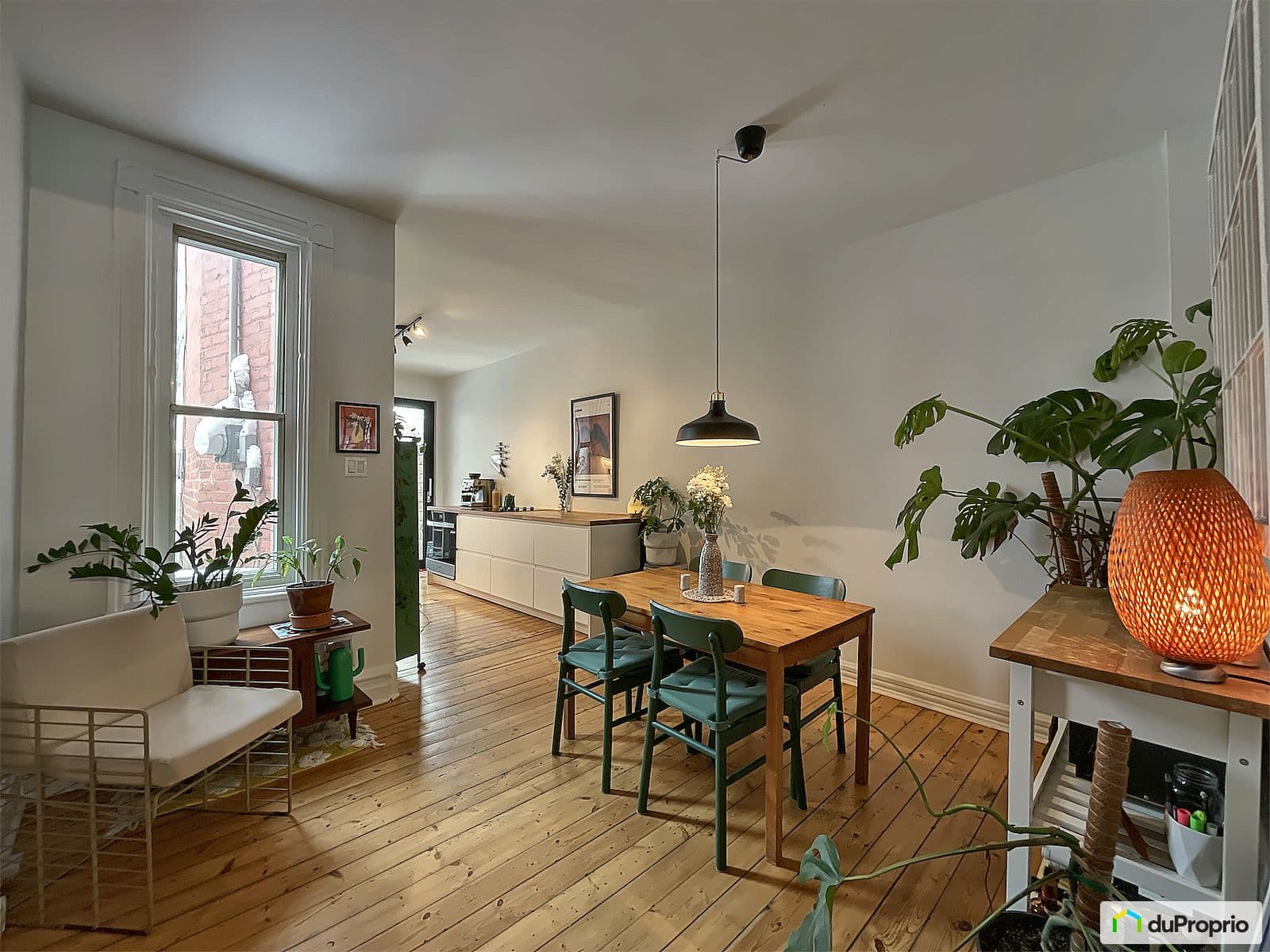 Un condo avec plafonds de 9 pieds à vendre