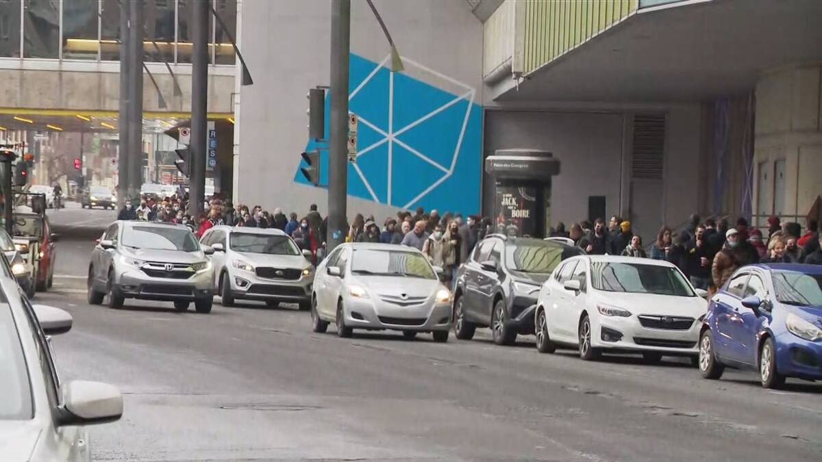Le Palais des congrès envahi par les électeurs français