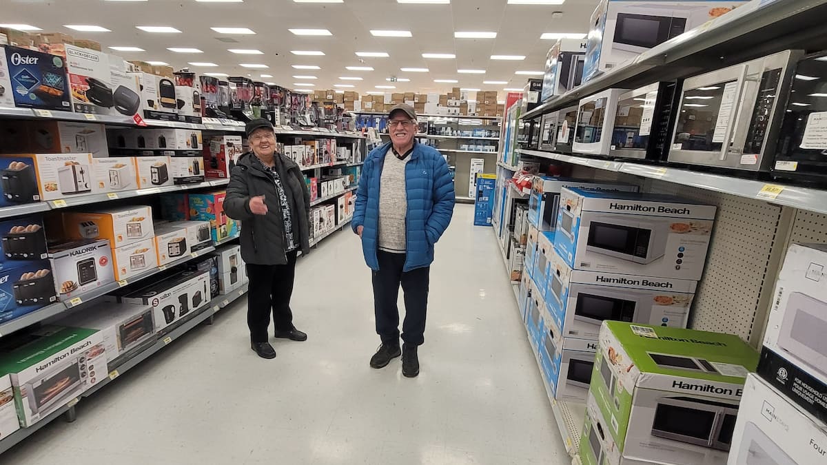 Tempête de verglas: les centres commerciaux vides