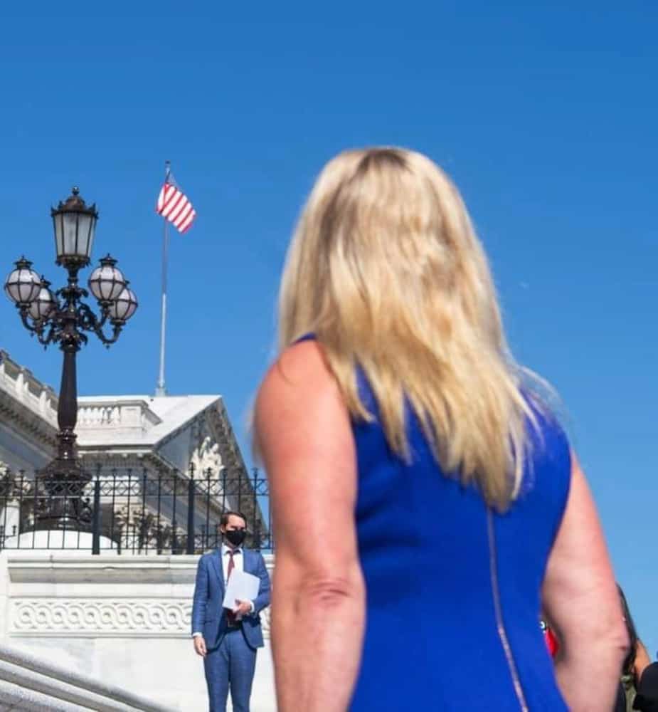 Image principale de l'article Fini les manches courtes pour les femmes élues!