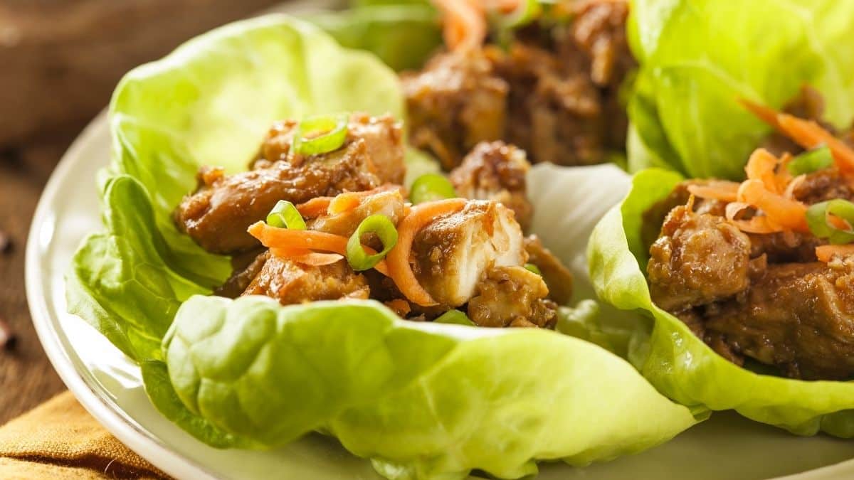 RECETTE: Poulet à la coréenne, rouleaux de salade