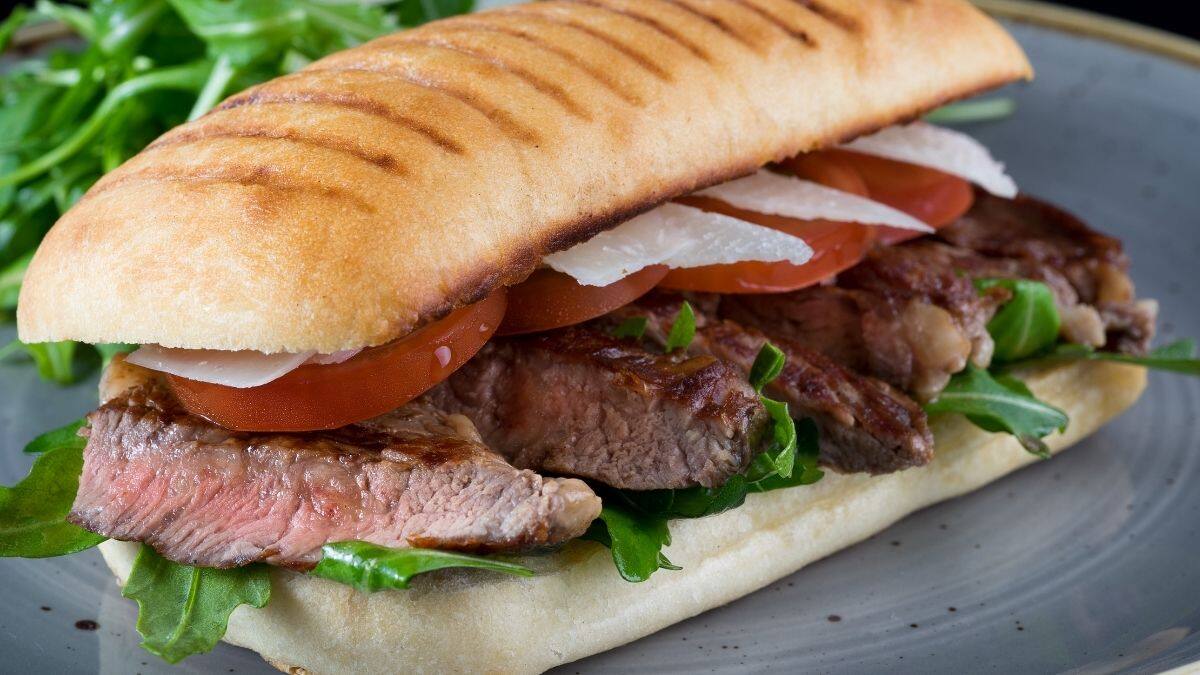 RECETTE: Sandwich de bavette de bœuf au whisky