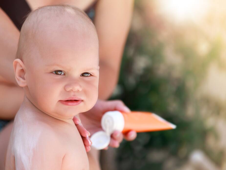 Image principale de l'article Comment protéger son bébé du soleil?