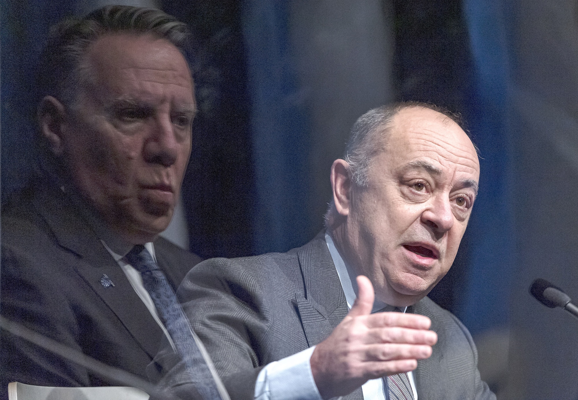 Le premier ministre du Québec François Legault et le ministre de la Santé Christian Dubé en conférence de presse en lien avec la cinquième vague de la COVID, jeudi, à Montréal.