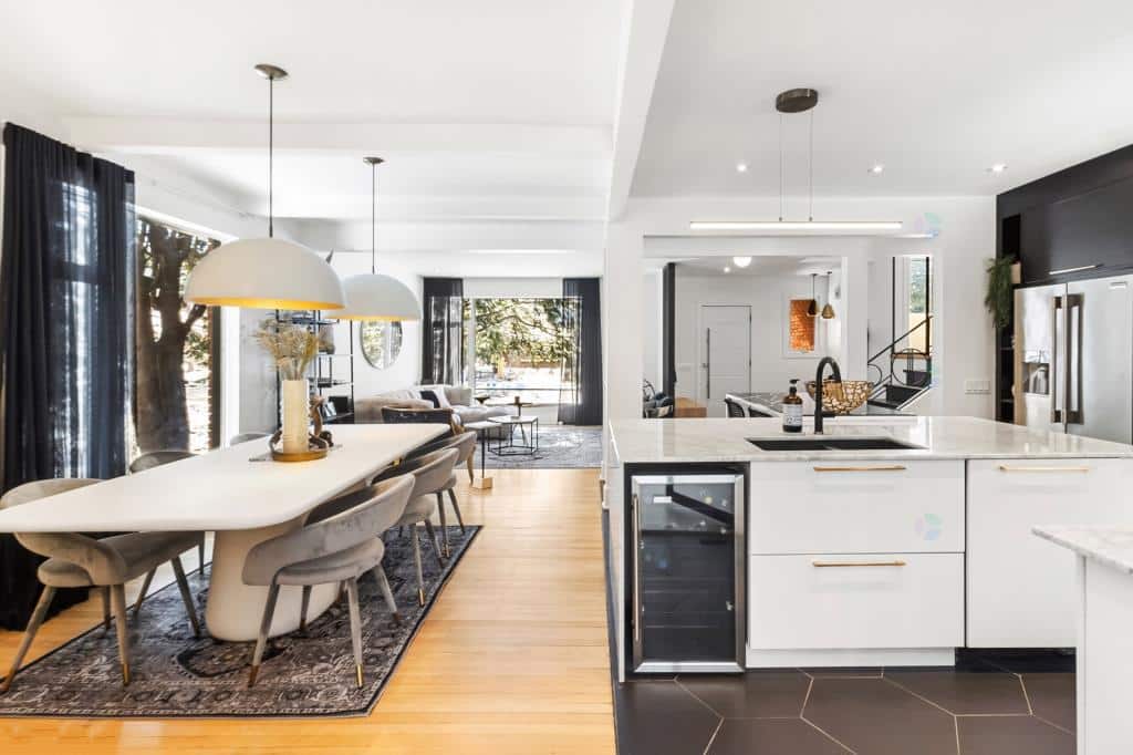 Propriété avec piscine creusée à vendre pour 1M$