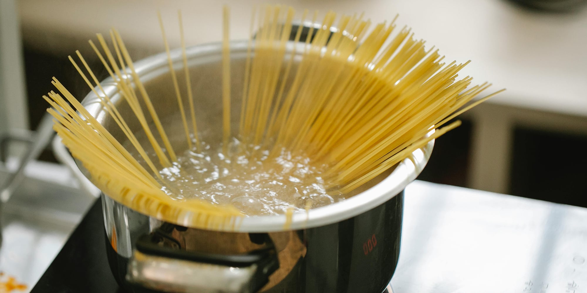 Vous cuisez surement vos pâtes dans trop d’eau