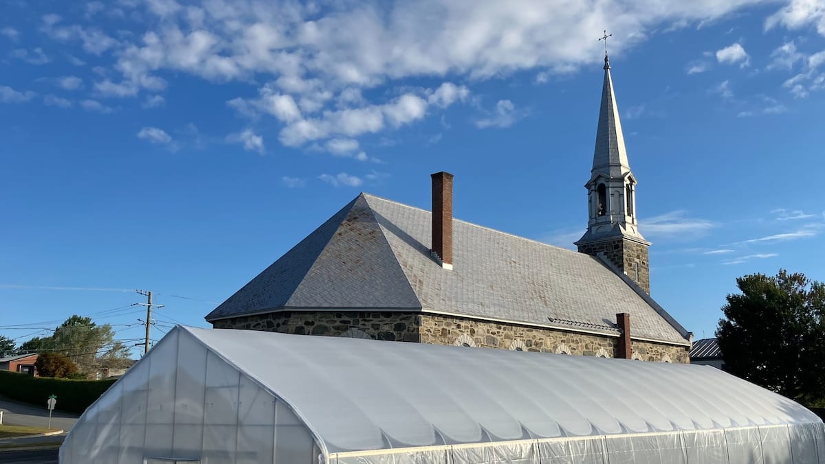 Un Beauceron transforme une église en usine à légumes et nourrit 6000 Québécois par mois