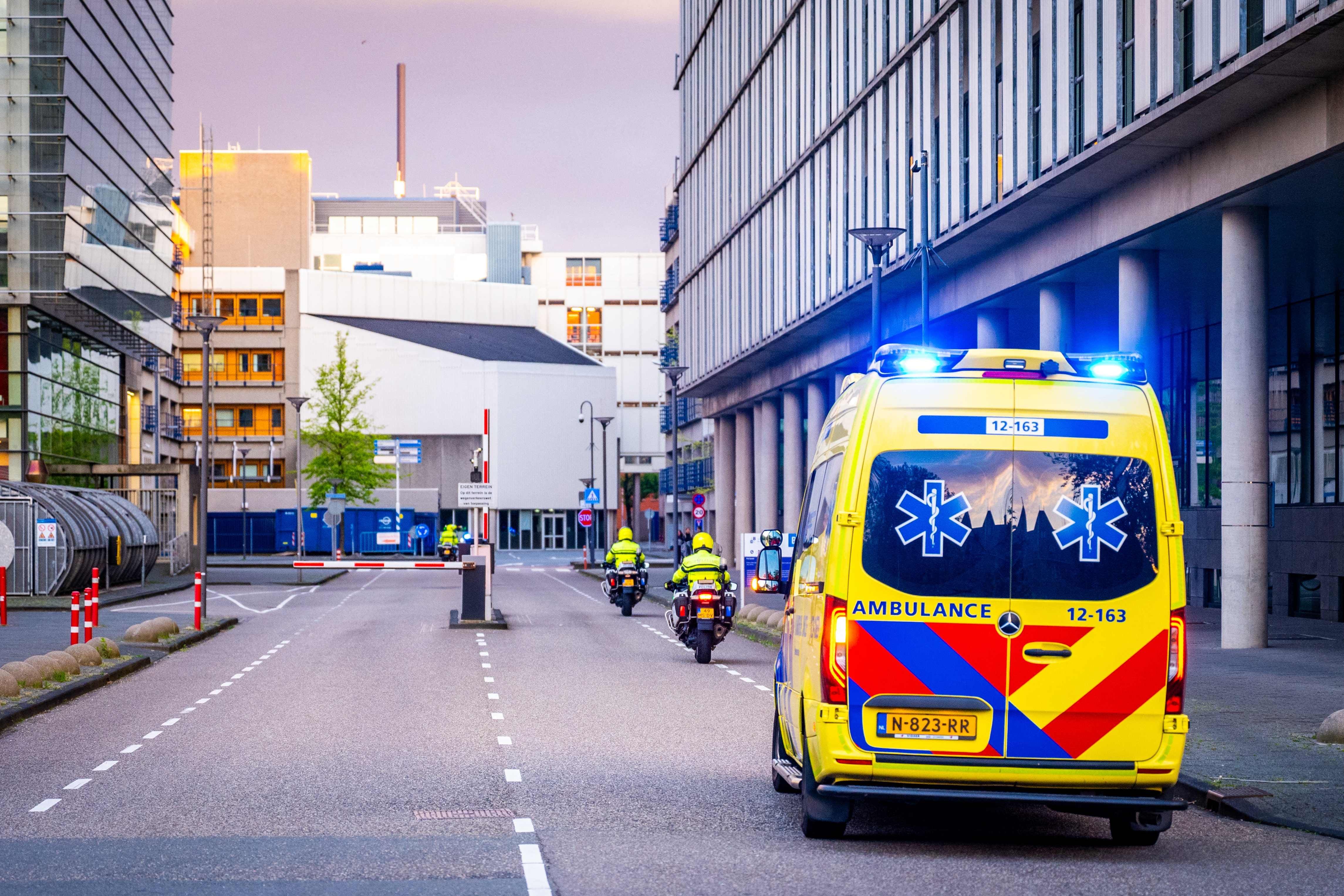 Hantavirus: le navire attendu samedi aux Canaries, début de l'évacuation des passagers lundi