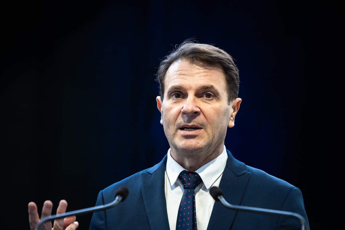 Charge frontale du gouvernement Legault contre le maire Marchand et le projet de tramway